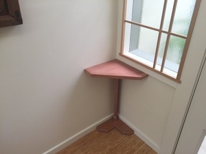 Tablette d'angle murale