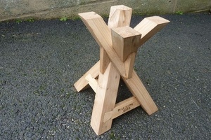 Etude pietement  pieds croisés