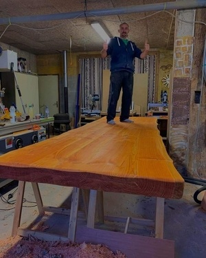 Plateau de table bord brut.