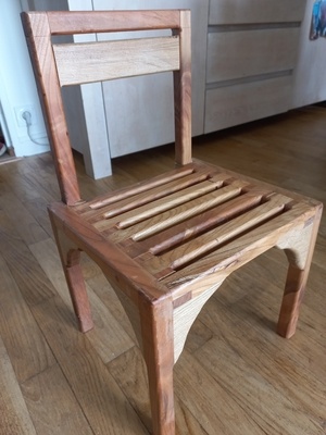 Une chaise pour le p'tit