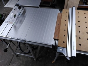 Augmentation de la capacité du guide latéral de la scie CS 70