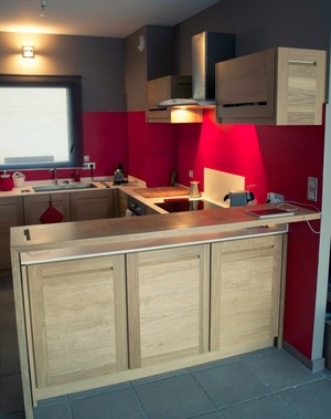 Cuisine contemporaine en chêne et stratifié compact