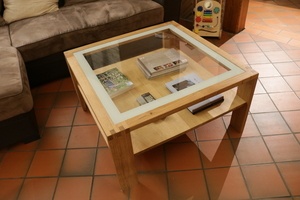 Table basse, chêne massif, queues droites, plateau en verre