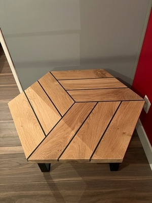 Table basse hexagonale joints type pont de bateau