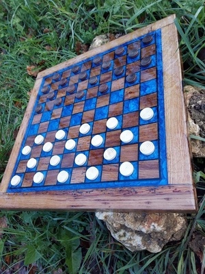 Jeu de dames en chene et epoxy