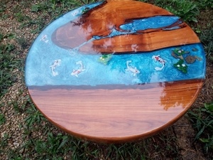 Plateau theme koi  en merisier et epoxy