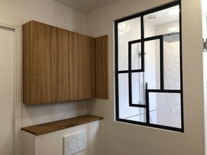 Meuble de rangement (caché) de salle de bain