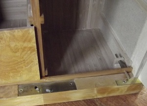 Petit meuble à tiroirs- fermeture