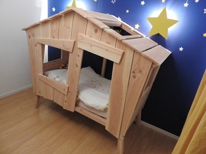 Lit cabane pour enfant