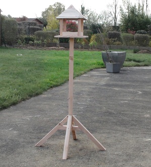 Mangeoire à oiseaux sur pied