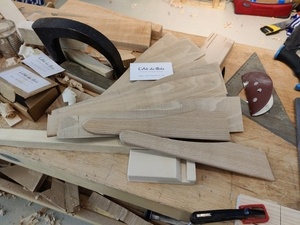 Une série d'ébauches et de spatules