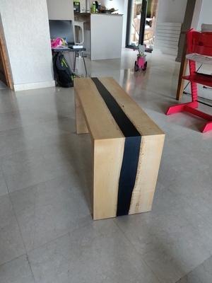 Petit banc avec résine epoxy