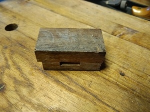 Ceci est une presse d'établi révolutionnaire !