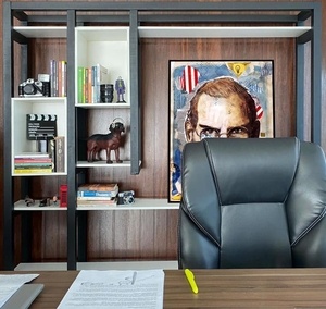 Bibliothèque en bois et MDF