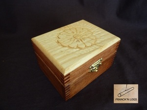 Petit coffret en Frêne et Sipo