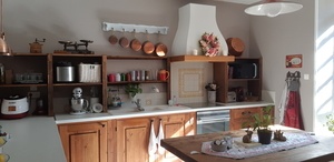 Ajout d'éléments hauts sur une cuisine Cocktail Scandinave