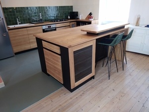 Cuisine sur mesure en chêne et MDF teinté noir