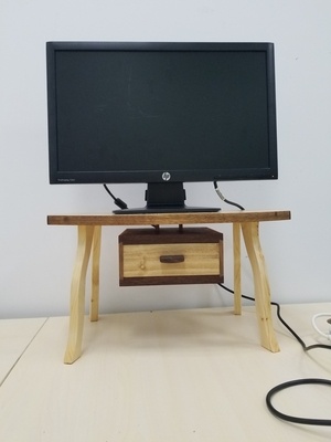 "L’araignée", petit meuble pour écran d'ordinateur