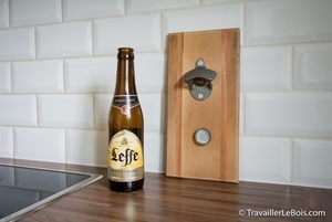 Un décapsuleur mural magique en bois de palette