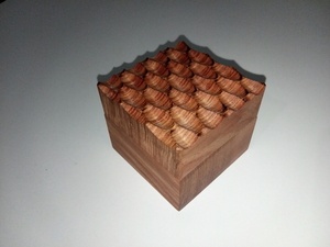 Petite boîte à couvercle gravé