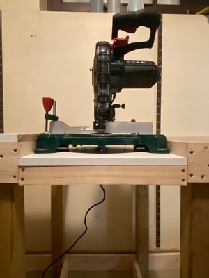 Scie onglet sur table