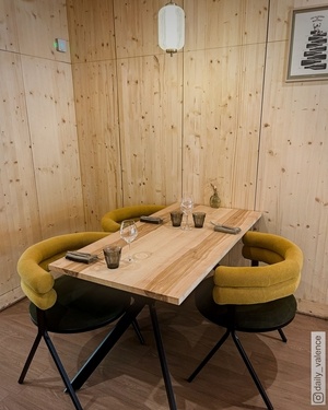 Tables de restaurant en Frêne Olivier massif