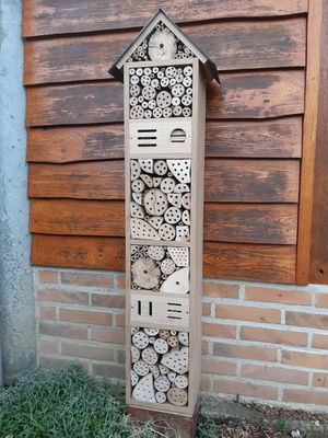 Hôtel à insectes n°3 - modèle vertical