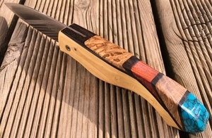 Couteau custom en marqueterie massive