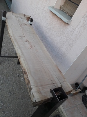 Table haute avec plateau live edge