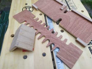 Table de calcul de cotes pour gabarit pour peigne à queue d'aronde