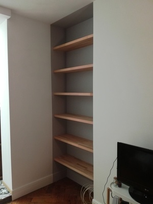 Etagères en alcôve avec "règle magique"