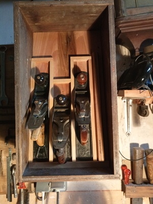 Meuble sans prétention pour mes rabots.