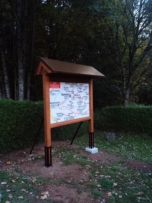 Support pour panneau commémoratif