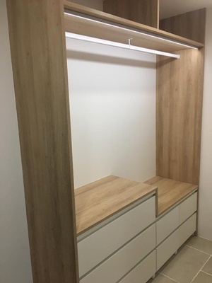Dressing simple en mélamine et meubles Ikea que j'avais déjà