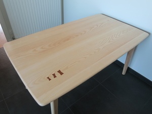 Table de cuisine en frêne..