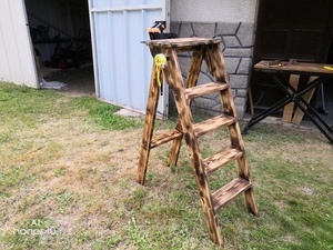 Escabeau avec support coulissant