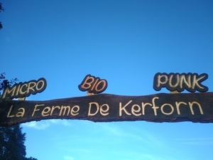 Les panneaux pour la ferme Micro Bio Punk