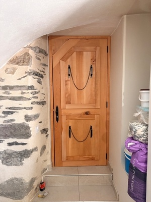 Fabrication d’une porte avec tôle perforée et panneaux amovibles