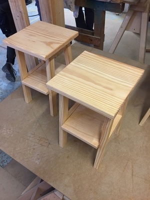 Table de chevet simple et rapide