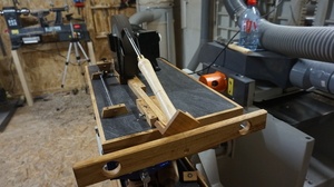 Station d'affûtage pour outils de tournage