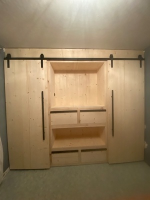 Dressing portes coulissantes avec espace TV