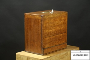 Un  secretaire ecritoire de voyage a secret