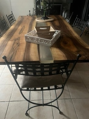 Table noyer et resine