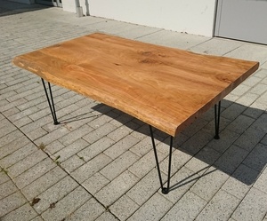 Table basse en cèdre rouge