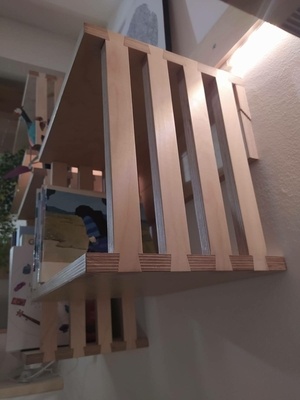 Bibliothèque suspendue en contreplaqué bouleau