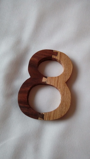 Huit en bois : Noyer / Chêne