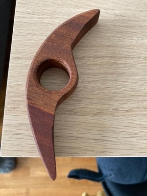 Ouvre livre à une main