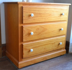 Commode simple en pin