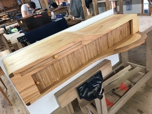 Console murale avec rideau