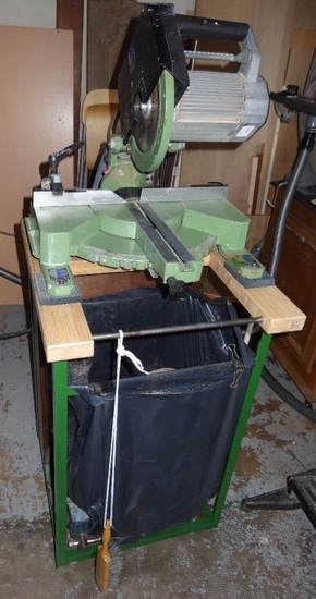 Vue avant support scie et sac poubelle